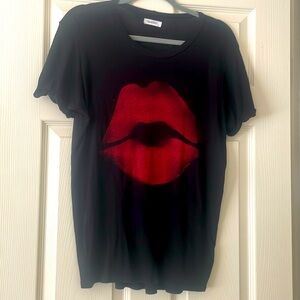 Lauren Moshi Amour lips tee size small